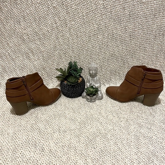 Coyote Brown LC Zippered Heels/Ankle Booties - Picture 1 of 5